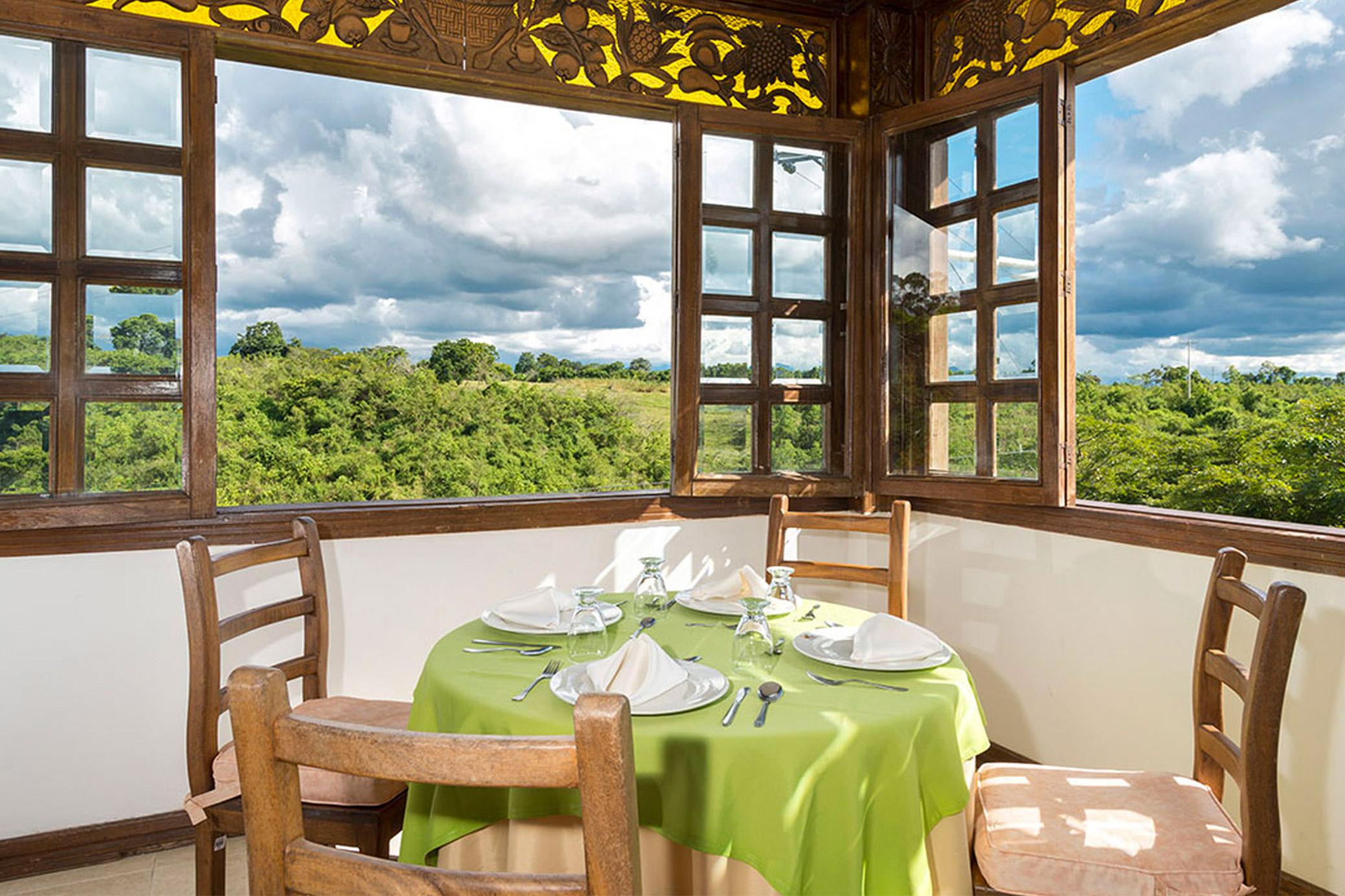 Decameron Heliconias